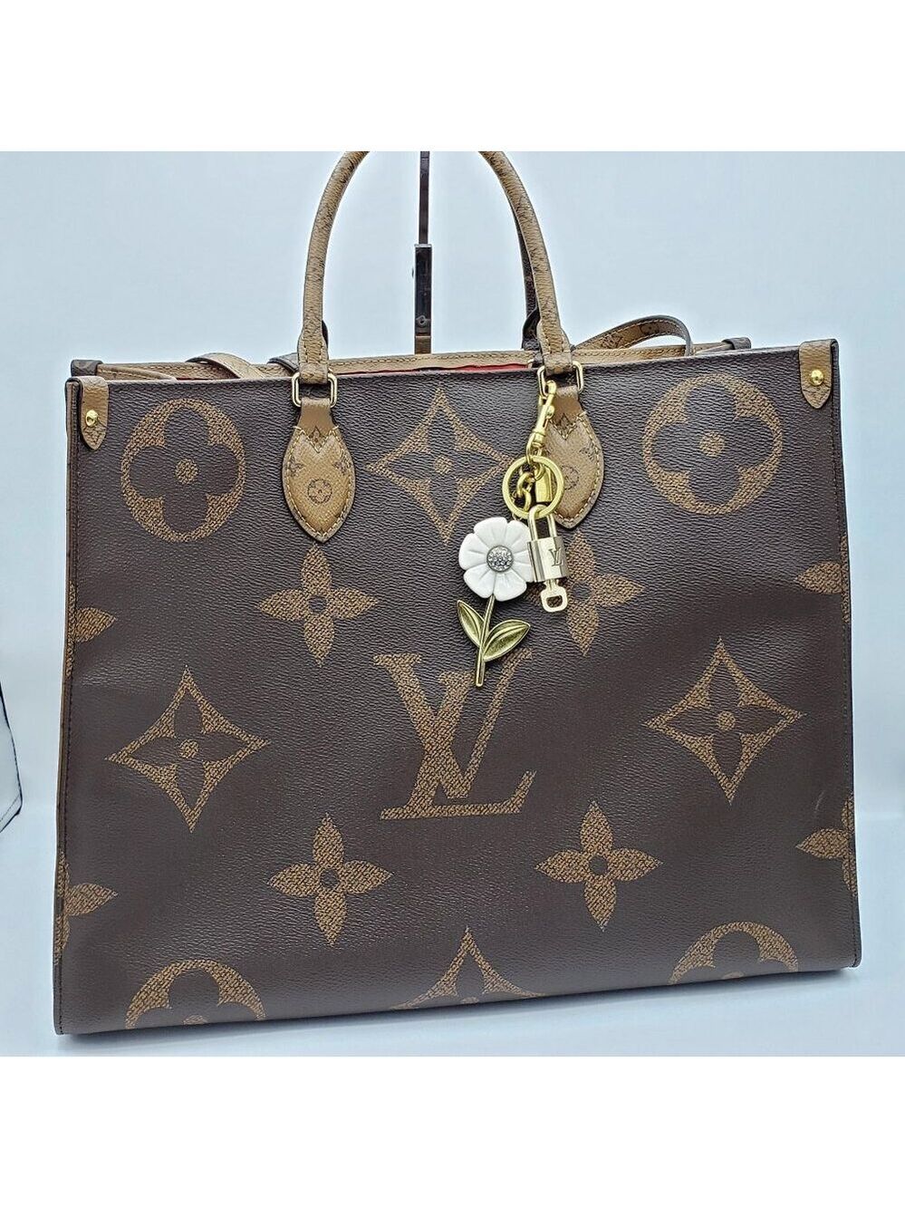 Authentic Louis Vuitton Lock & Key with Unbranded Flower Charm, Keychain - Picture 3 of 11